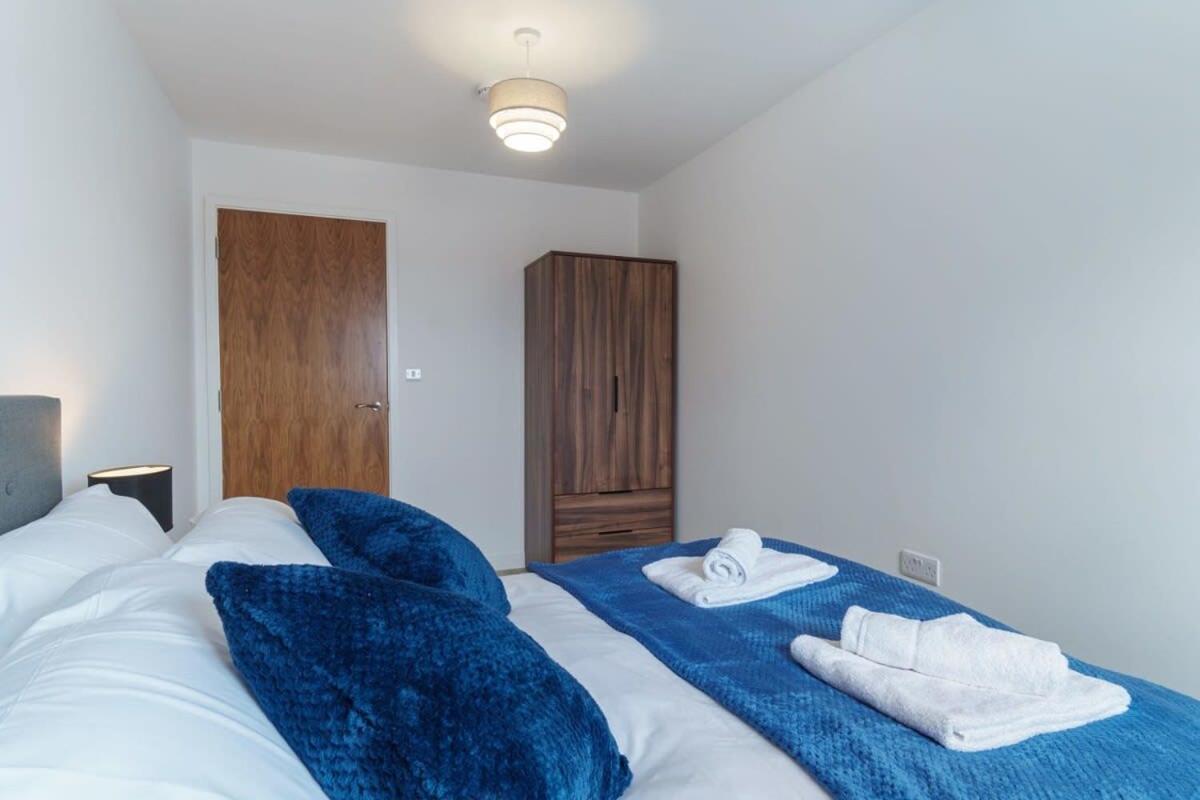 Stunning 2 Bed Apartment In Salford With Views Manchester Exteriér fotografie