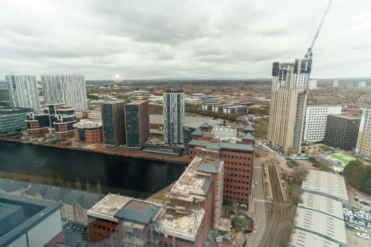 Stunning 2 Bed Apartment In Salford With Views Manchester Exteriér fotografie